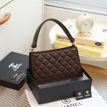 Chanel
90 dhs💓
with box23cm

Zain26
♥️♥️♥️