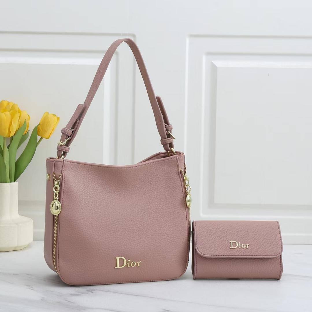 Dior

95 dhs 
 25cm

Zain26
♥️♥️♥️