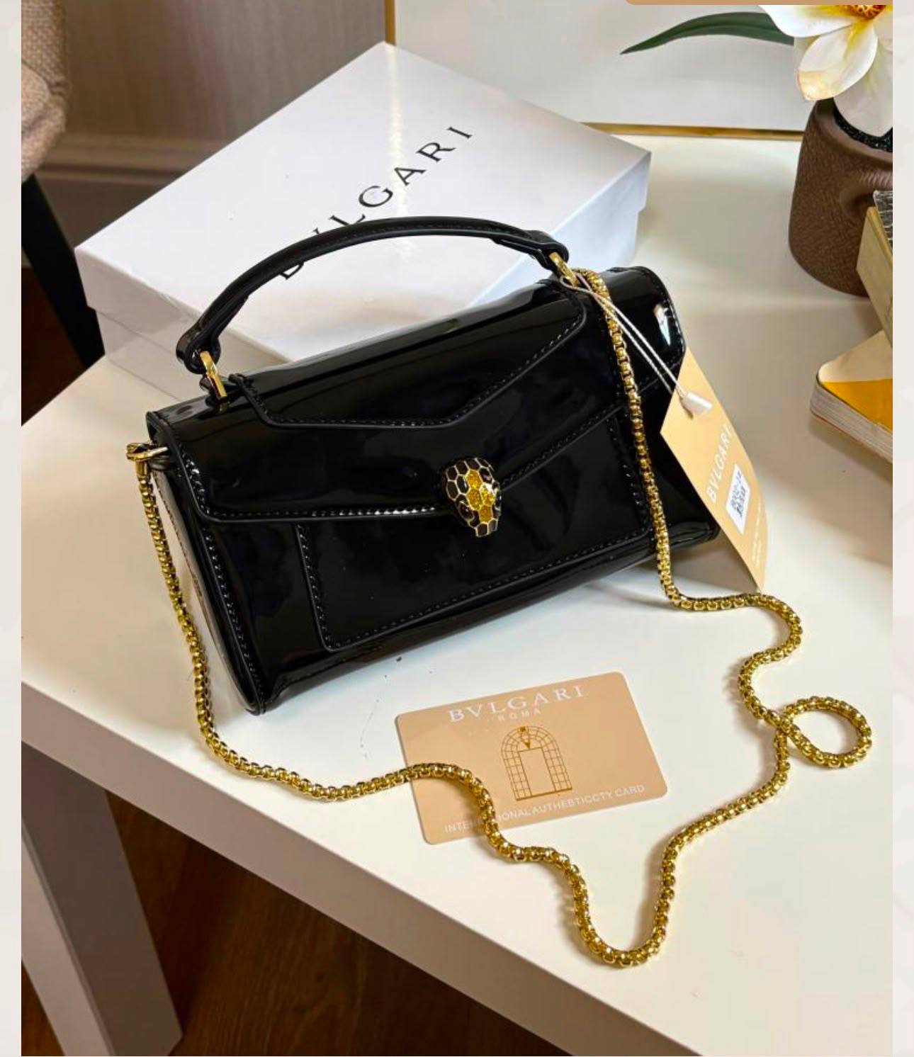 Bvlgari
105 dhs✅
Size：19CM
Good-quality with box

Zain35
♥️♥️♥️