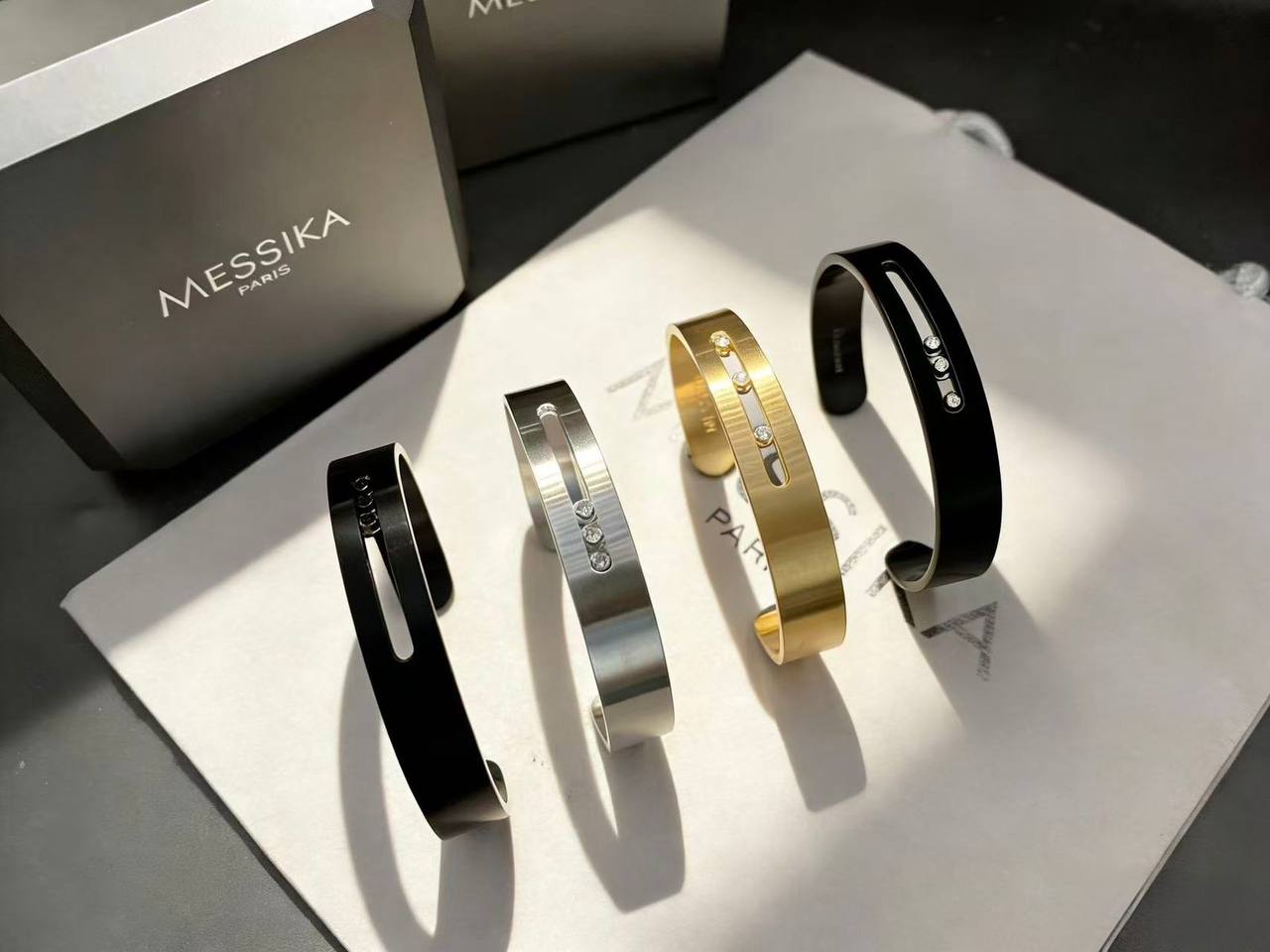 MESSIKA 
BANGLE ✨💫
MASTER
WITH NORMAL BOX AND PAPER BAG🎁🛍️
55 DHS🇦🇪

Zain89
♥️♥️♥️