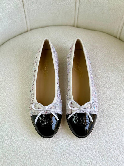 Chanel
Super *AAA* *+* Quality 💯 
With original packing🎁🎁
SIZE:36and42
450 dhs🖤

Zain309
♥️♥️♥️