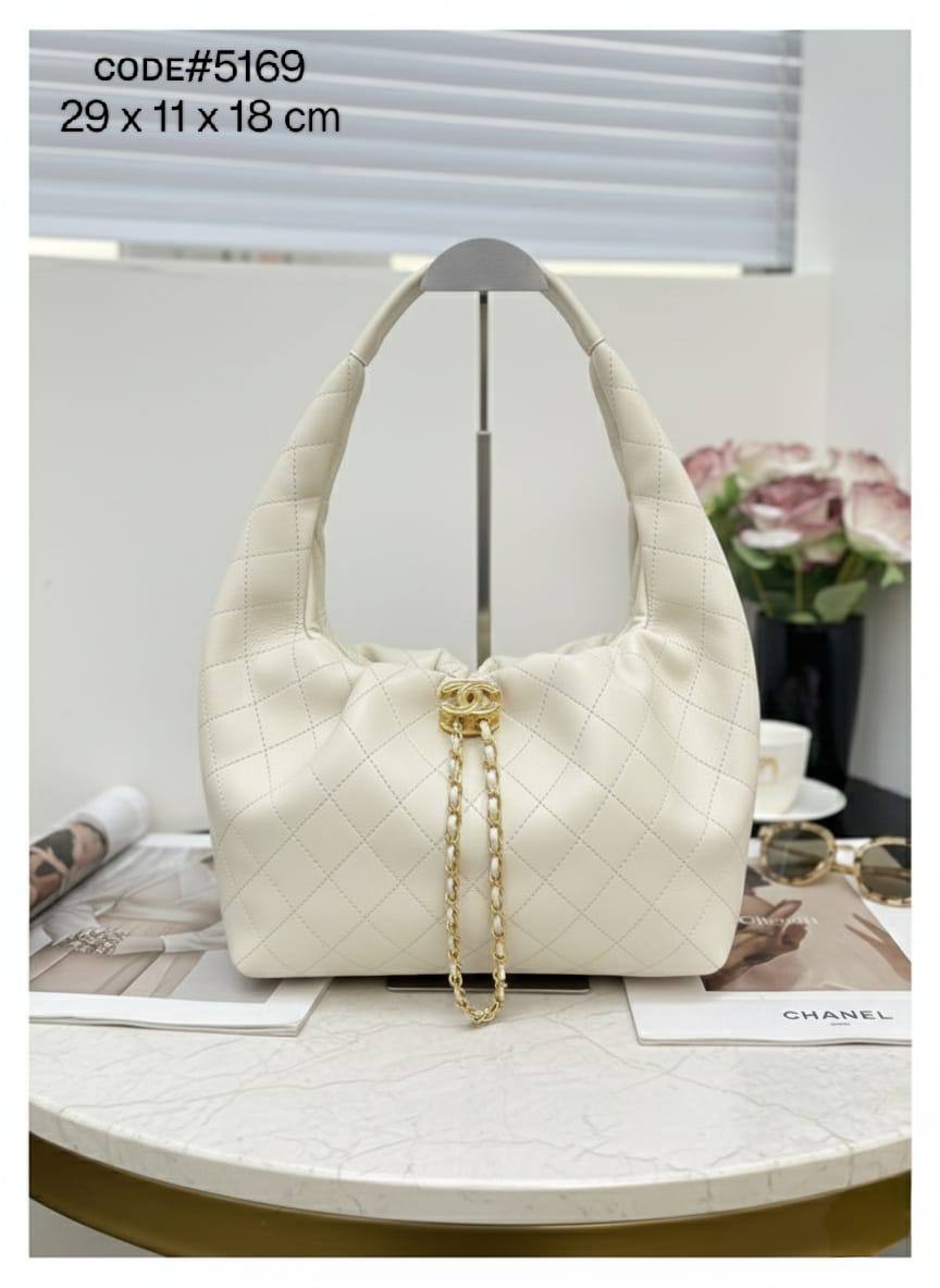 CHANEL ʜᴏʙᴏ ʙᴀɢ
ᴄᴀʟғsᴋɪɴ ʟᴇᴀᴛʜᴇʀ ᴍᴀᴛᴇʀɪᴀʟ
ɢᴏʟᴅ ʜᴀʀᴅᴡᴀʀᴇ
sɪᴢᴇ : 29 cm

75 dhs💓

Zain31
♥️♥️♥️