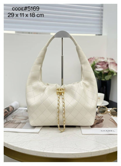 CHANEL ʜᴏʙᴏ ʙᴀɢ
ᴄᴀʟғsᴋɪɴ ʟᴇᴀᴛʜᴇʀ ᴍᴀᴛᴇʀɪᴀʟ
ɢᴏʟᴅ ʜᴀʀᴅᴡᴀʀᴇ
sɪᴢᴇ : 29 cm

75 dhs💓

Zain31
♥️♥️♥️