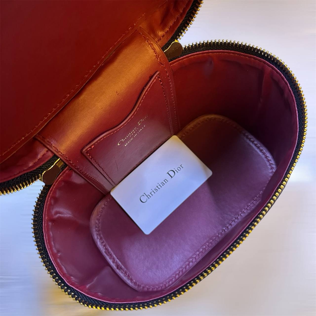 DIOR 
HIGH QUALITY 
WITH BOX 
150 dhs✅

Zain39
♥️♥️♥️