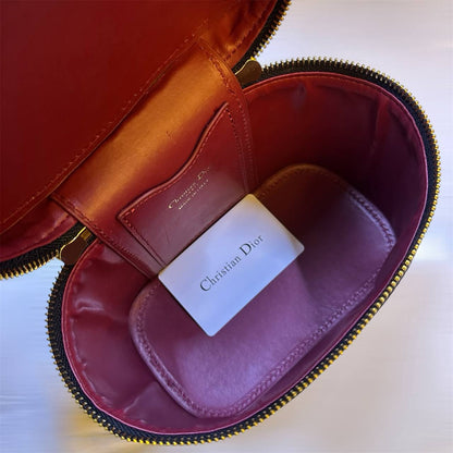 DIOR 
HIGH QUALITY 
WITH BOX 
150 dhs✅

Zain39
♥️♥️♥️