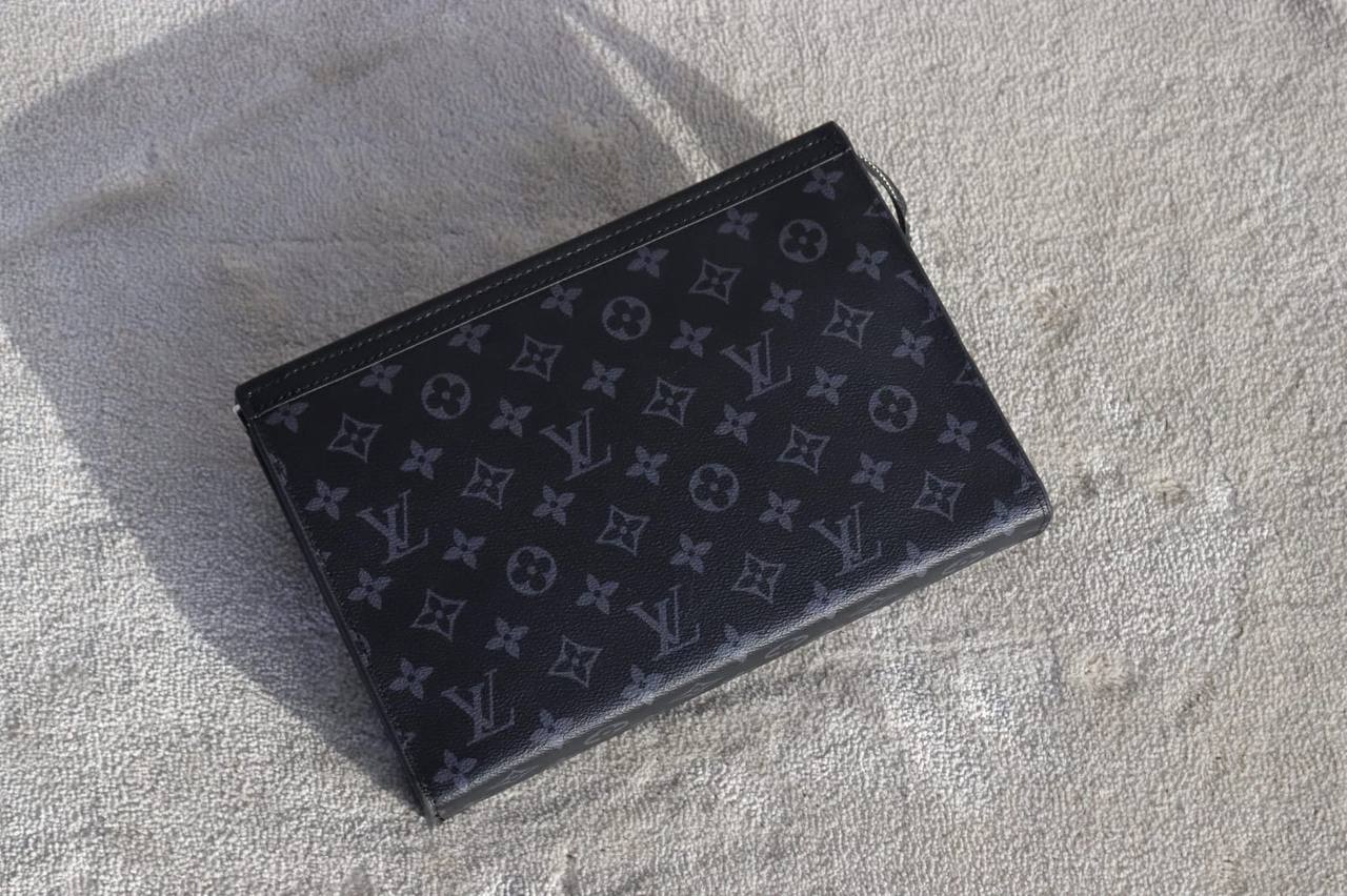 Men's Clutch
90 dhs💓
With Box

Zain33
♥️♥️♥️