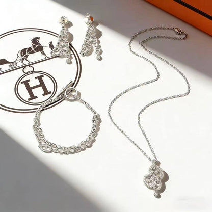HERMES
MASTER SET ✨💫
NECKLACE 
BRACELET 

EARRINGS

WITH BOX AND PAPER BAG🎁🛍️

170 dhs🇦🇪🇦🇪

Zain89
♥️♥️♥️