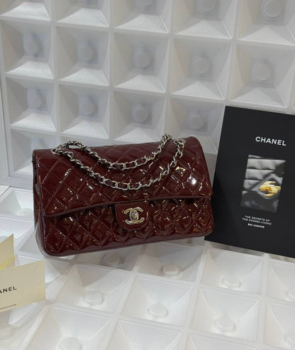 Chanel
Master
25Cm With Box 
   Shiny Leather
230 dhs✅

Zain131
♥️♥️♥️