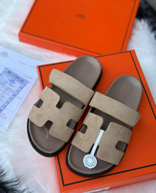 Hermes Ladies Slipper 
Size:36 to 42 
100 dhs🪙💕

Zain241
♥️♥️♥️