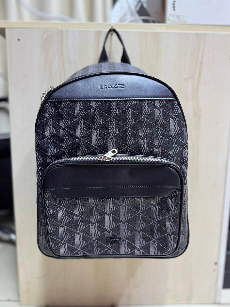 🎒 LACOSTE 🐊 Backpack
1⃣️First quality 
Size: 29 * 39 * 15 cm
95 dhs✅

Zain115
♥️♥️♥️