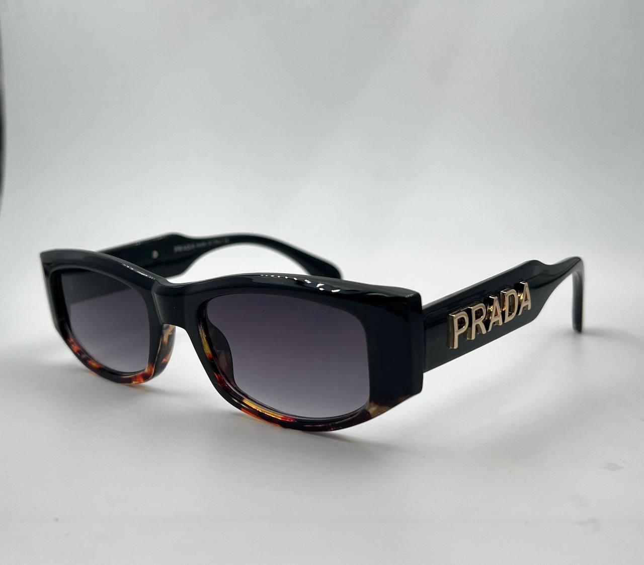 Prada
Sunglasses 🕶️ 
good quality 💯
With master box 🗃️ 
50 dhs🪙🌨️

Zain273
♥️♥️♥️