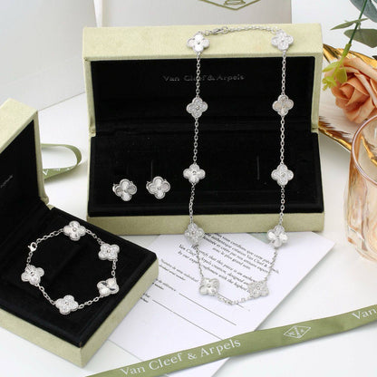 VCA SET 
NECKLACE 
BRACELET 
EARRINGS
WITH GOOD BOX AND PAPER BAG
🎁🎁🎁

220 dhs🪙💚

Zain89
♥️♥️♥️