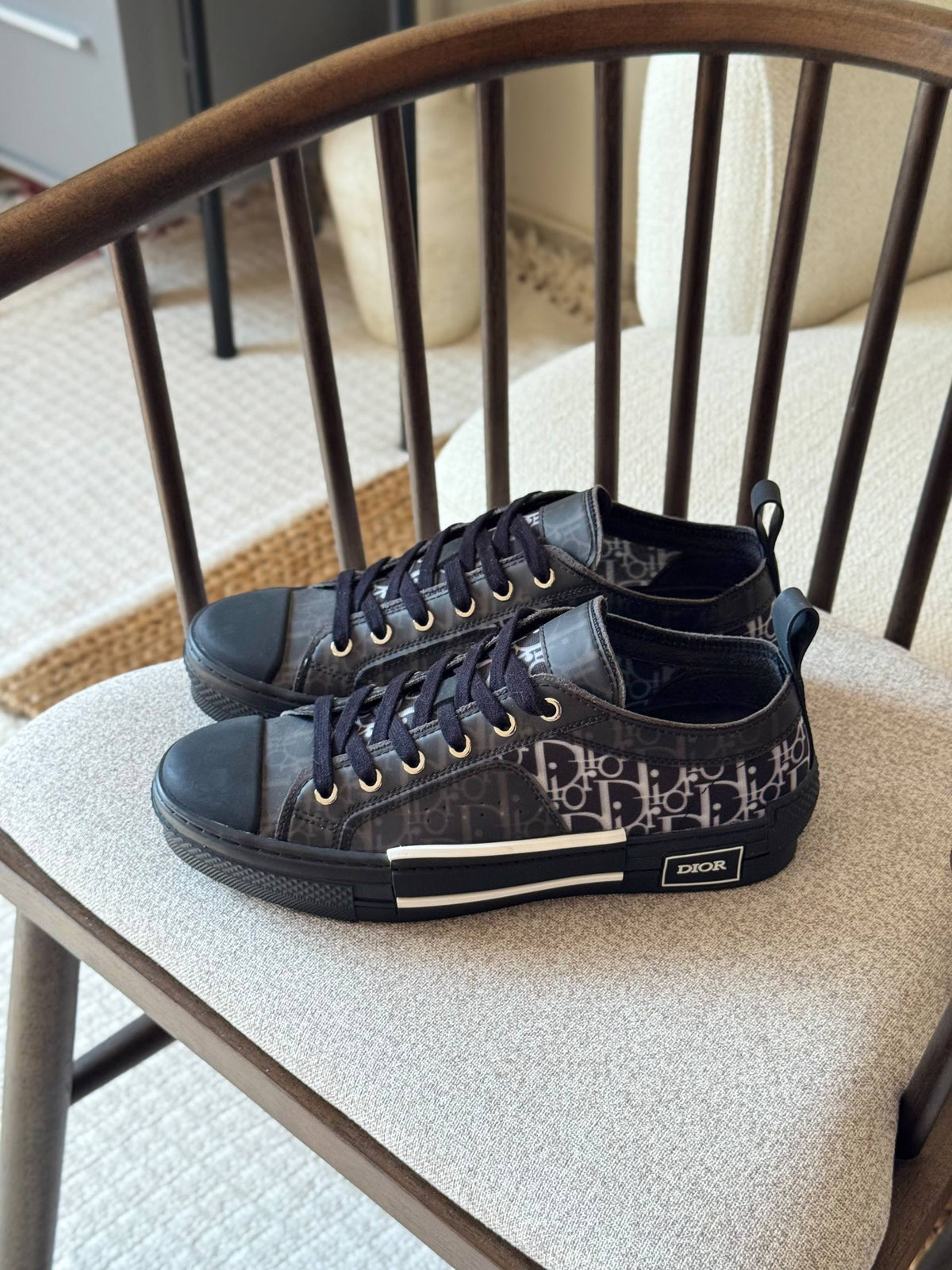 DIOR

 B23 low top sneakers 

super master quality 

size: 40 to 46 
430 dhs🇦🇪🇦🇪

Zain185
♥️♥️♥️