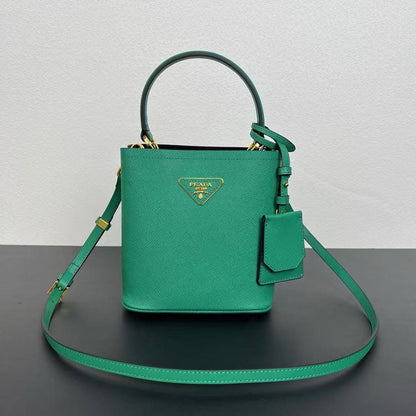 Prada

340 dhs🇦🇪🇦🇪🇦🇪


Zain153
♥️♥️♥️