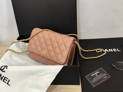 Chanel
85 dhs✅

with box
🎁🎁🎁

size 20cm

Zain26
♥️♥️♥️