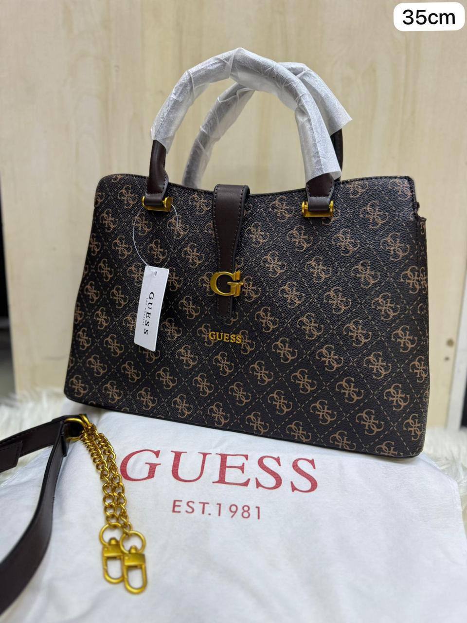 🌸 Guess Tote
Good quality
Size : 35 * 23 * 10 cm
110 dhs🇦🇪🇦🇪

Zain115
♥️♥️♥️