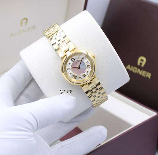 AIGNER LADY
260 dhs🪙🖤

Zain58
♥️♥️♥️