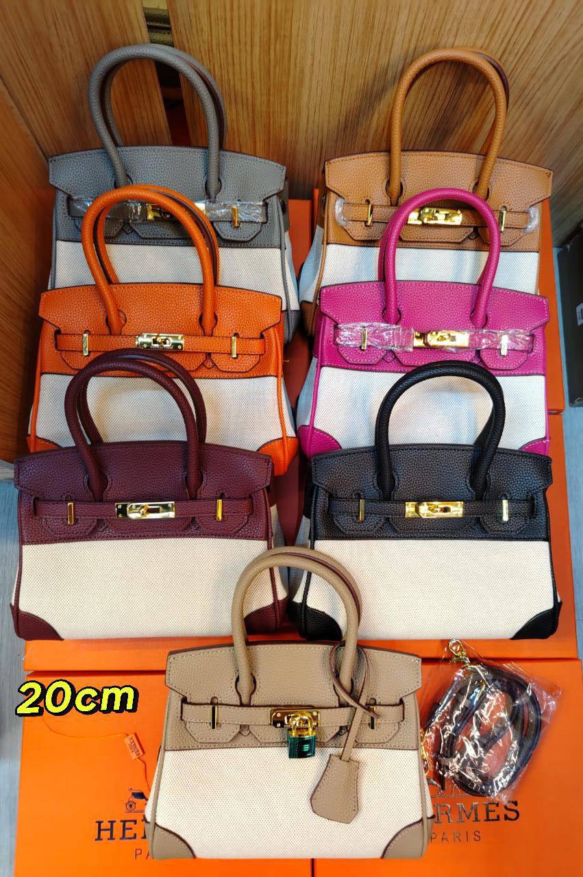 Hermes 

Good Quality .👌🏻

With Box .📦 
🎁🎁🎁

115 dhs✅

Zain107
♥️♥️♥️
