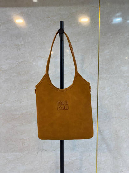 Miu Miu Tote Bag
Master quality
35cm
180 dhs🪙🖤

Zain95
♥️♥️♥️