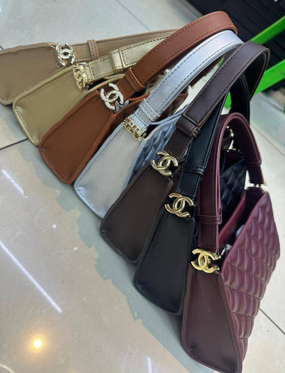 CHANEL
95 dhs✅

with box
🎁🎁🎁

Zain90
♥️♥️♥️