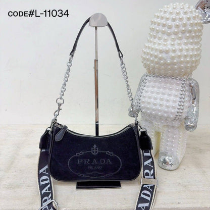 PRADA sʜᴏᴜʟᴅᴇʀ ʙᴀɢ
sᴜᴀᴅᴇ ʟᴇᴀᴛʜᴇʀ ᴍᴀᴛᴇʀɪᴀʟ
ᴇᴍʙʀᴏɪᴅᴇᴅ ʟᴏɢᴏ
ᴡɪᴛʜ ʟᴏɴɢ sᴛʀᴀᴘ
sɪᴢᴇ : 26 cm
ᴡɪᴛʜ BOX
🎁🎁🎁

70 dhs🪙🖤

Zain31
♥️♥️♥️