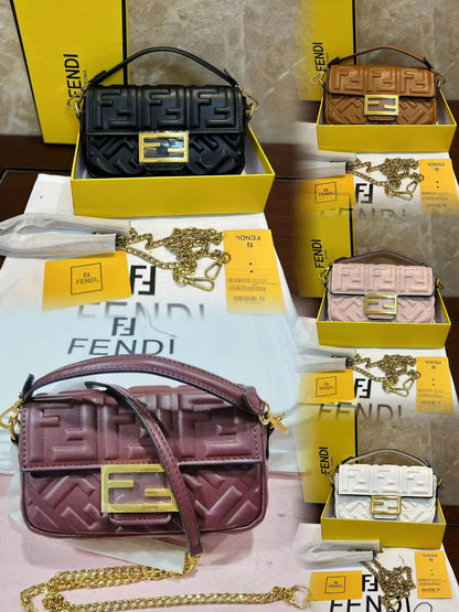Fendi
95 dhs❣️
size：20cm
Good-quality 

with box🎁🎁🎁

Zain35
♥️♥️♥️