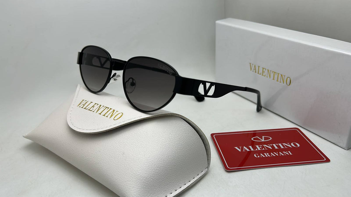 Ladies sunglasses 
70 dhs🇦🇪🇦🇪

Zain126
♥️♥️♥️