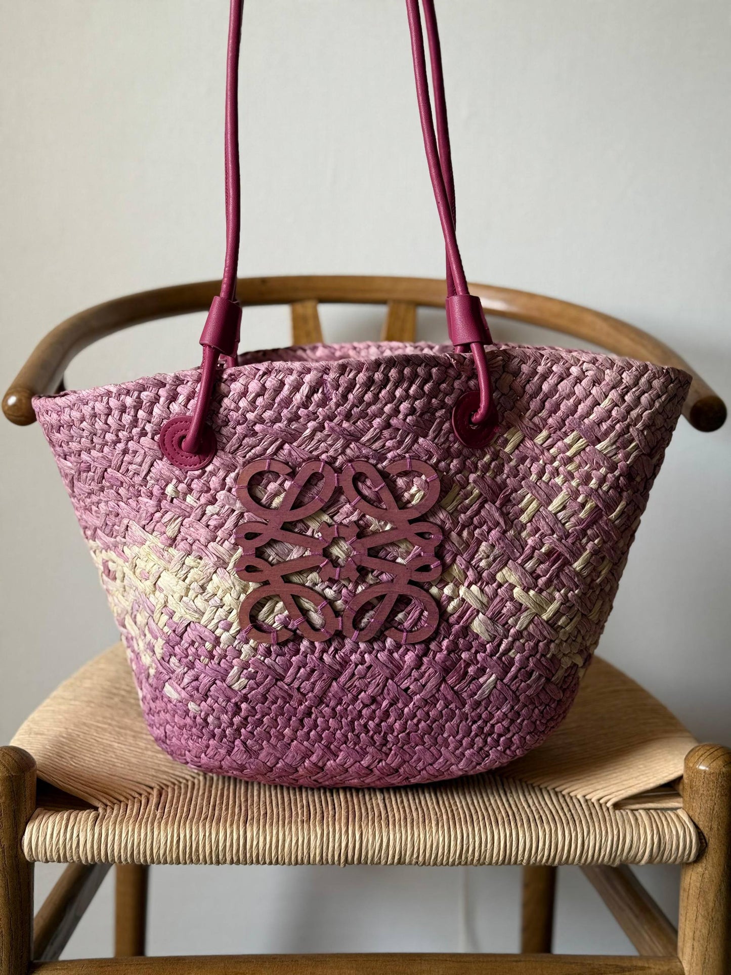 LOEWE
28cm
210 dhs❣️
Top quality

Zain167
♥️♥️♥️