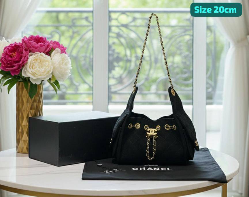 Chanel
Best quality

With box’s
🎁🎁🎁

105 dhs🗽
size 22cm

Zain158