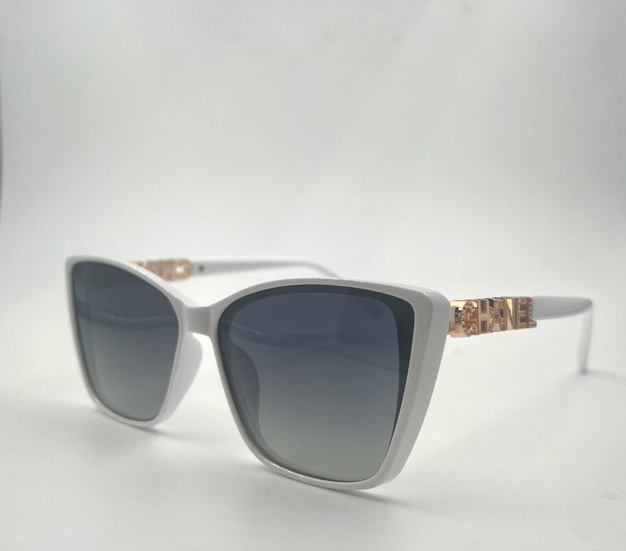 CHANEL
Sunglasses 🕶️ 
good quality 💯
With master box 🗃️ 
50 dhs🪙🌨️

Zain273
♥️♥️♥️