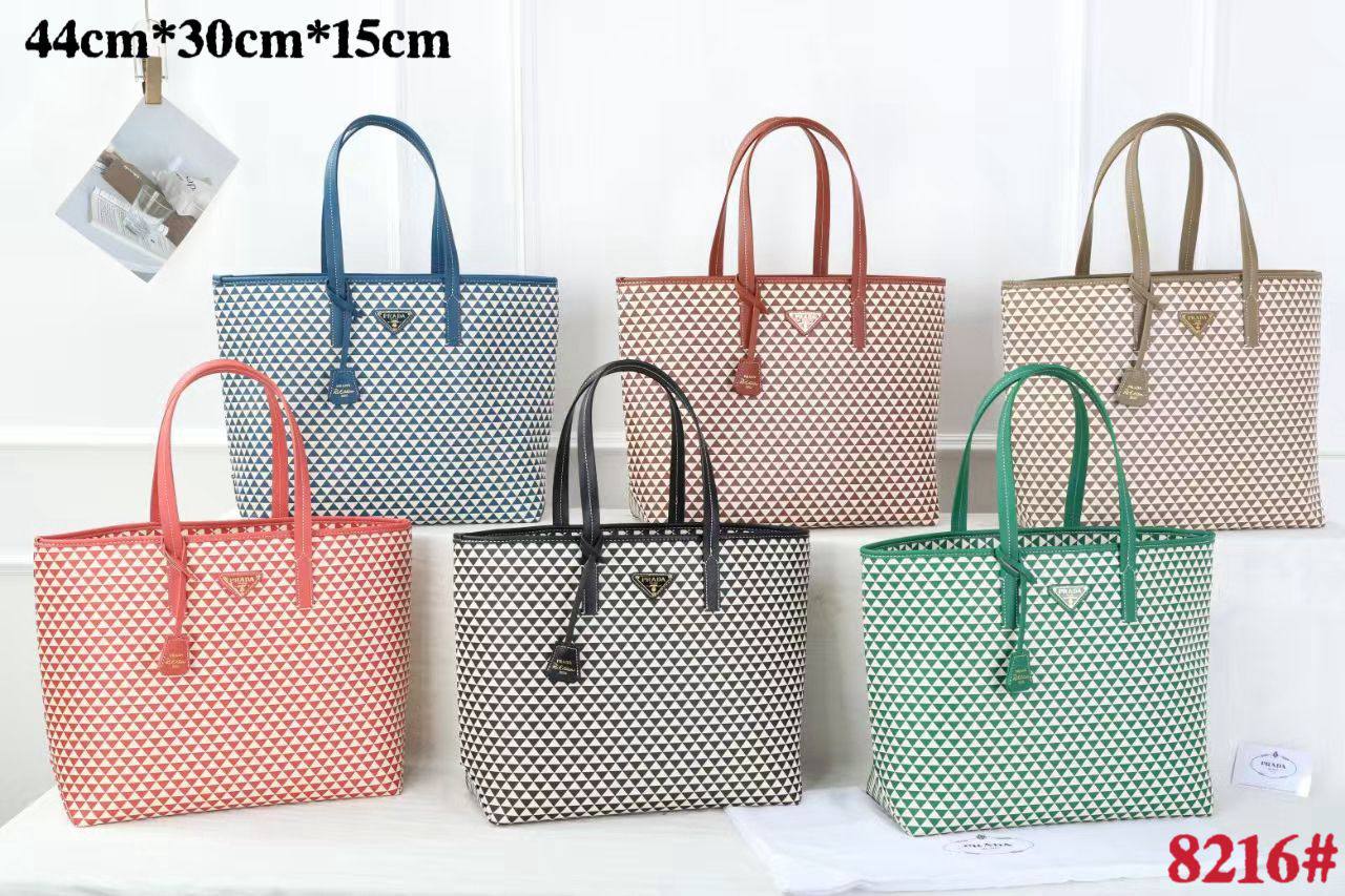 PRADA 

RESTOCK 

GOOD QUALITY

90 dhs🪙💕

Zain39
♥️♥️♥️