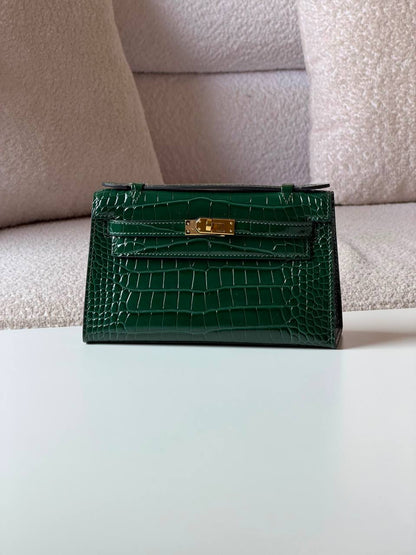 Hermes pochette 21cm💥Master quality ✅with box📦
610 dhs💓

Zain52
♥️♥️♥️