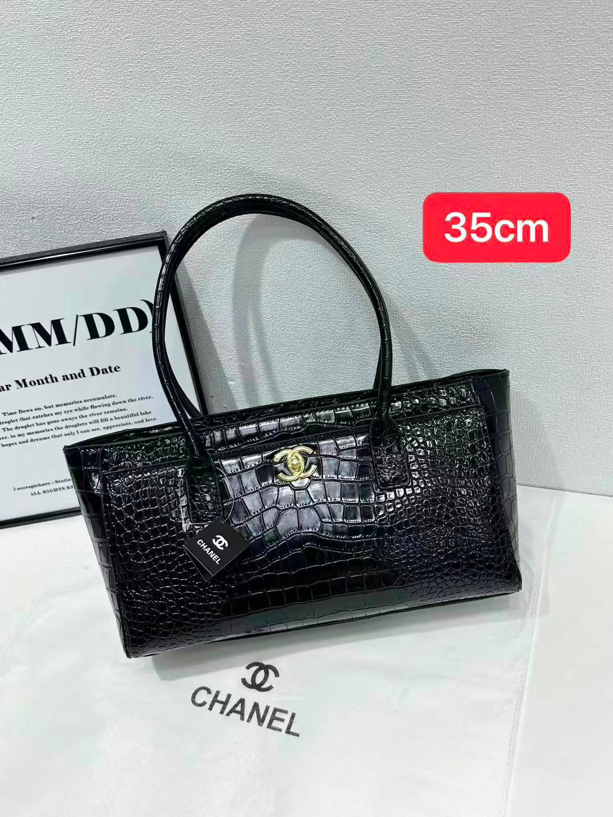 Chanel

150 dhs🇦🇪🇦🇪

Zain132
♥️♥️♥️