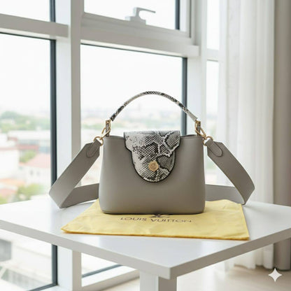 NON - BRANDED BAG
ᴍᴀᴛᴛᴇ ʟᴇᴀᴛʜᴇʀ ᴍᴀᴛᴇʀɪᴀʟ
ɢᴏʟᴅ ʜᴀʀᴅᴡᴀʀᴇ
ᴡɪᴛʜ ʟᴏɴɢ ʙᴇʟᴛ sᴛʀᴀᴘ
GOOD QUALITY MATERIAL
ᴡɪᴛʜ BOX
🎁🎁🎁

sɪᴢᴇ 25cm ᴘʀɪᴄᴇ : *75 ᴅʜs* 

sɪᴢᴇ 20cm ᴘʀɪᴄᴇ : *70 ᴅʜs* 

Zain31
♥️♥️♥️