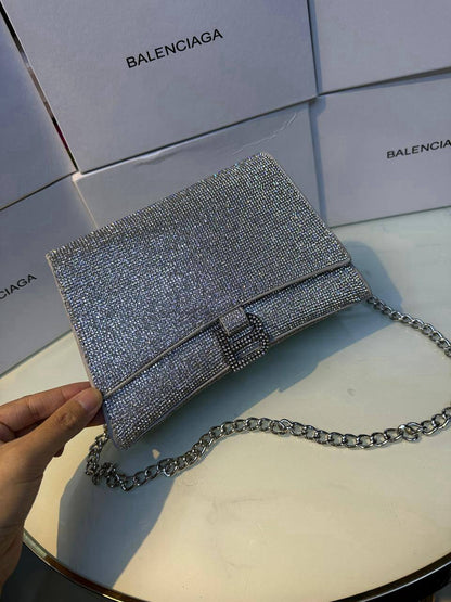 BALENCIAGA 
90 dhs✅
with box

Zain90
♥️♥️♥️