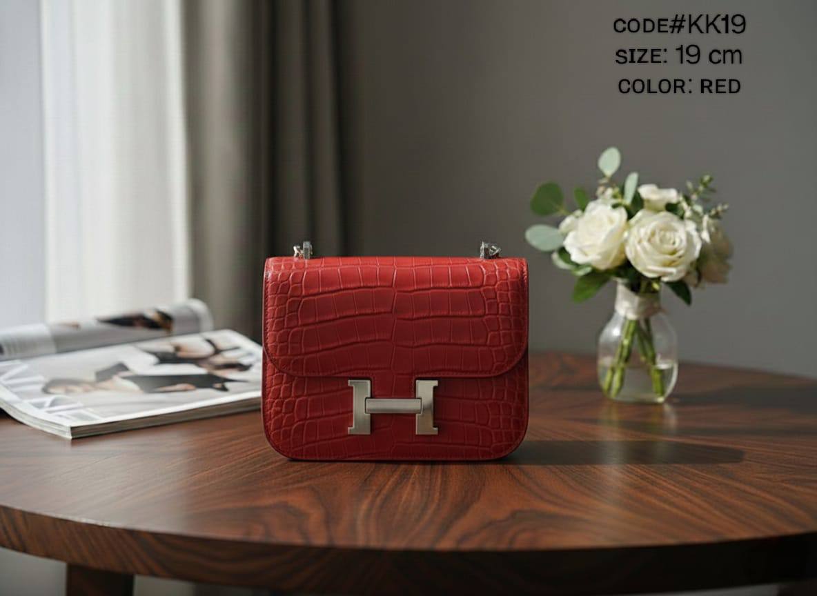 HERMES ᴄᴏɴsᴛᴀɴᴄᴇ
ᴄʀᴏᴄᴏᴅɪʟᴇ ɢʟᴏssʏ ʟᴇᴀᴛʜᴇʀ
sɪʟᴠᴇʀ ʜᴀʀᴅᴡᴀʀᴇ
ᴡɪᴛʜ ʟᴏɴɢ ʙᴇʟᴛ sᴛʀᴀᴘ
sɪᴢᴇ: 19 cm

ᴡɪᴛʜ BOX
🎁🎁🎁

95 dhs🇦🇪

Zain31
♥️♥️♥️