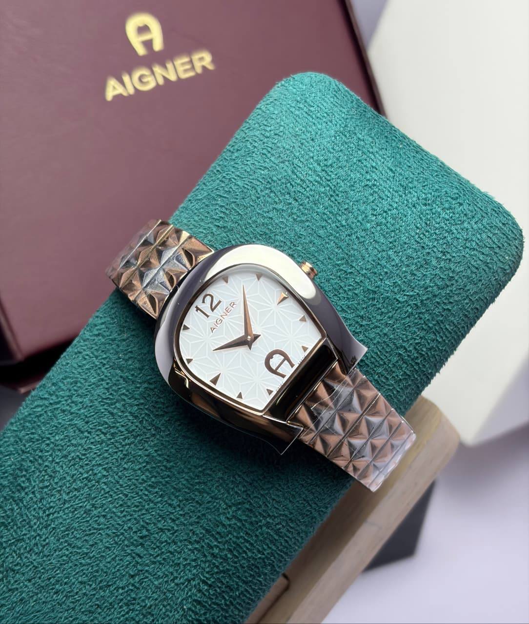 Aigner watch for ladies good quality 
260 dhs✅

Zain59
♥️♥️♥️