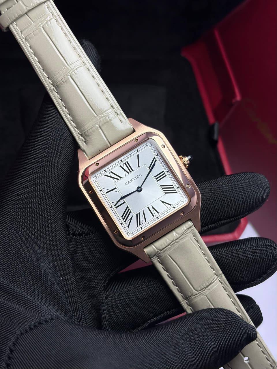 Cartier watch for unsix good quality 
220 dhs✅
 (size 38mm)

Zain59
♥️♥️♥️