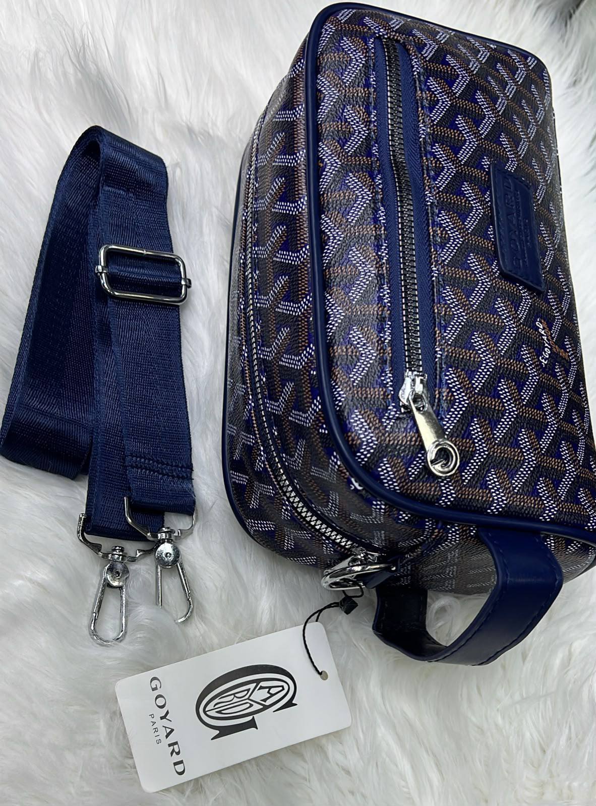 Goyard

90 dhs🇦🇪

good quality
Zain182
♥️♥️♥️