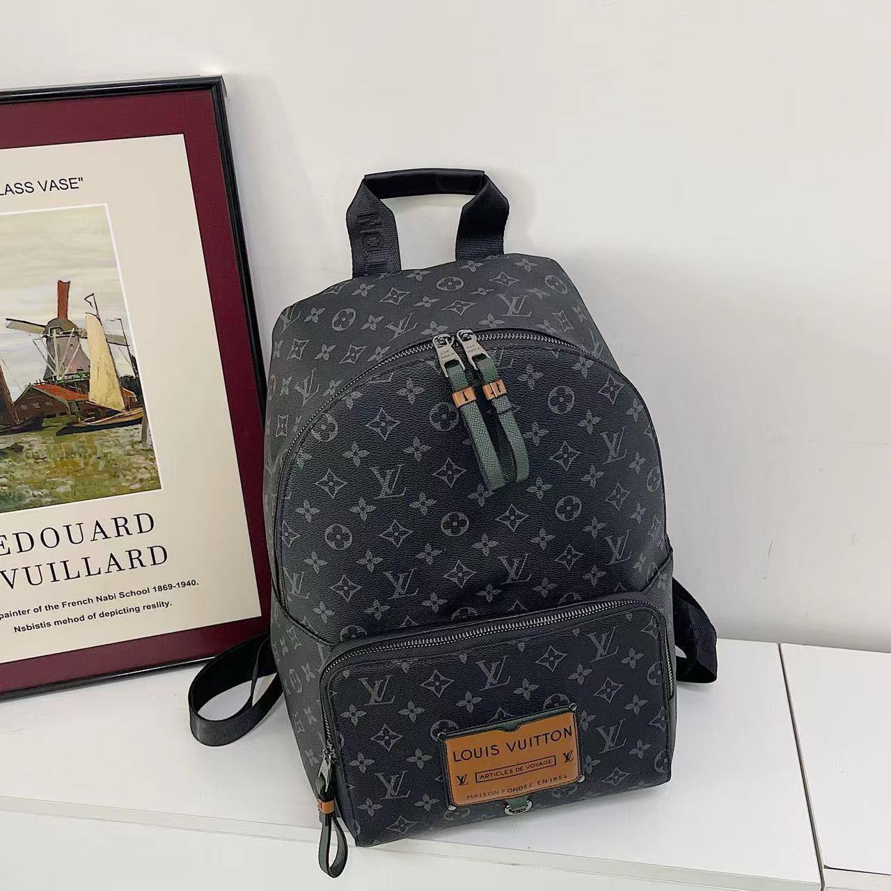 LV Packbag
37*28*17 cm 
95 dhs🇦🇪🇦🇪

Zain17
♥️♥️♥️