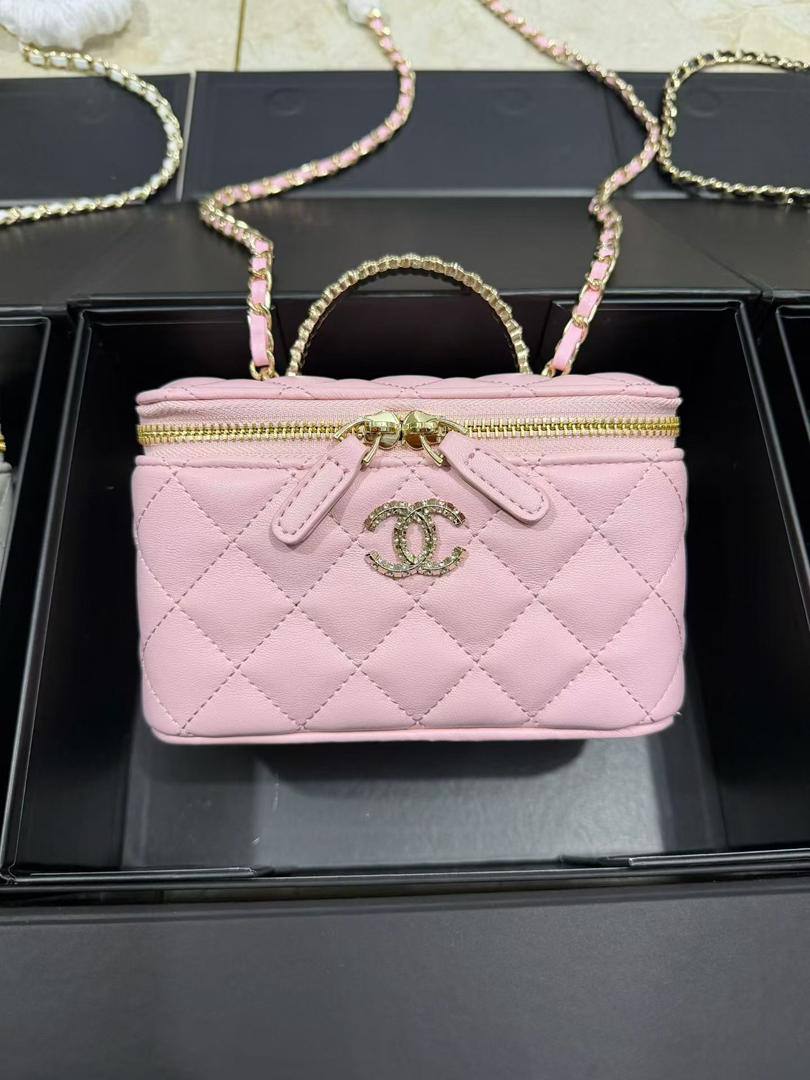 Chanel

110 dhs❣️

High-quality product 
with box
🎁🎁🎁

Zain35
♥️♥️♥️