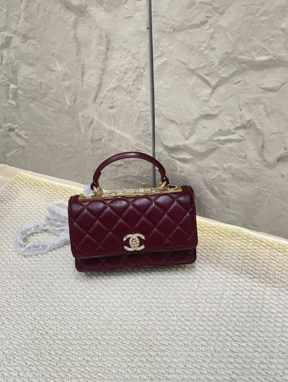 Chanel
110 dhs🇦🇪🇦🇪

High-quality 
with box

Zain35
♥️♥️♥️