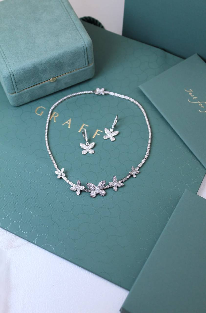 GRAFF
↗️ *Super Master Quality ®️*
Pavé Butterfly Diamond Necklace with Earings

*325 dhs🇦🇪🇦🇪* with *Good big* Box & Bag

Zain209
♥️♥️♥️