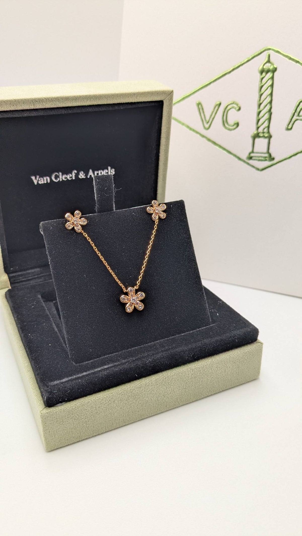 Van Cleef
Master Quality
Necklace & Earrings
110 dhs🇦🇪 with Normal Box 🎁
120 dhs🇦🇪 with Good Box 🎁
175 dhs🇦🇪    with Master box 🎁


Zain210
♥️♥️♥️