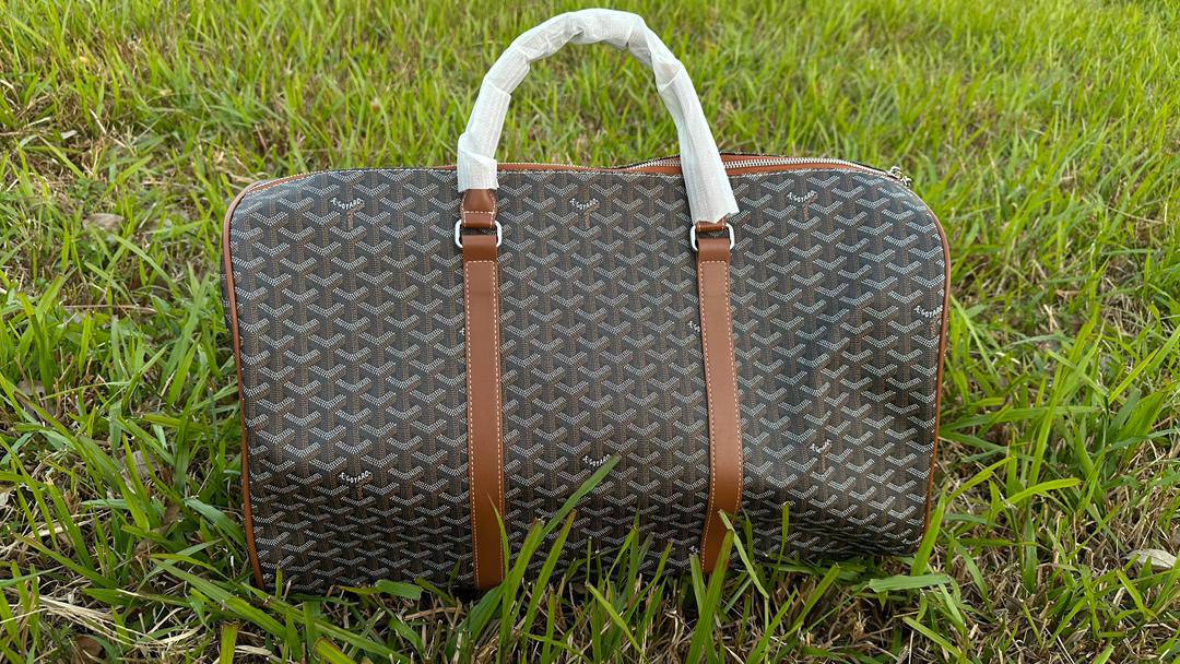 Goyard 
110 dhs🇦🇪🇦🇪
size 55cm

Zain42
♥️♥️♥️