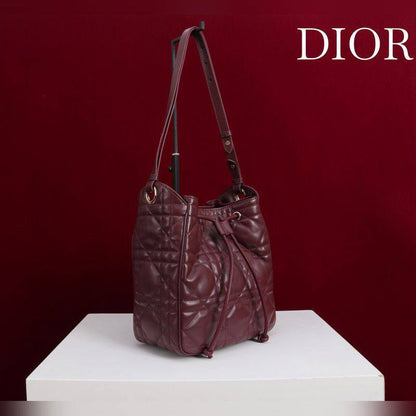 DIOR 
GOOD QUALITY 💯
115 dhs✅
WITH BOX 📦

Zain28
♥️♥️♥️
