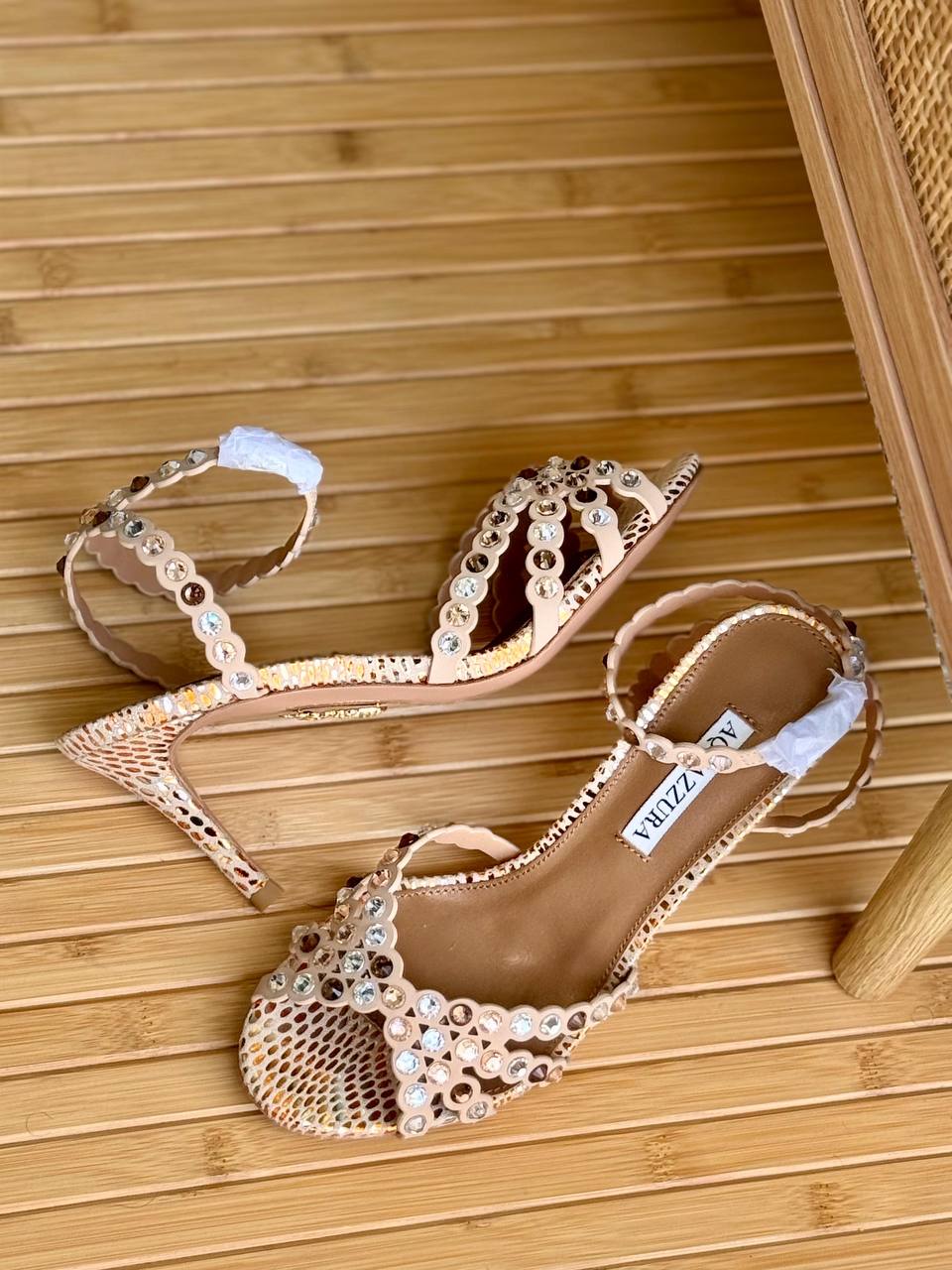Aquazzura
Super Master
 𝗦𝗶𝘇𝗲 𝟯𝟲 𝘁𝗼𝗼 𝟰𝟮
470 dhs🌺
𝗛𝗲𝗲𝗹 : 𝟴𝗰𝗺

Zain178
♥️♥️♥️