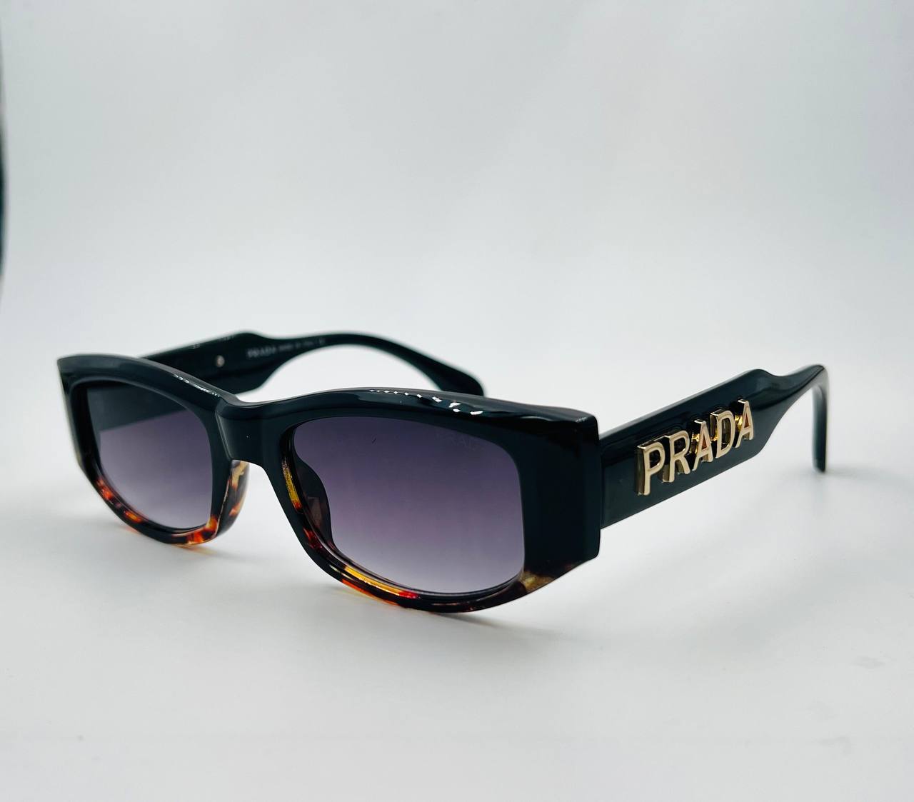 Prada 💥*
Sunglasses 🕶️ 
good quality 💯
With master box 🗃️ 
50 dhs🇦🇪

Zain273
♥️♥️♥️