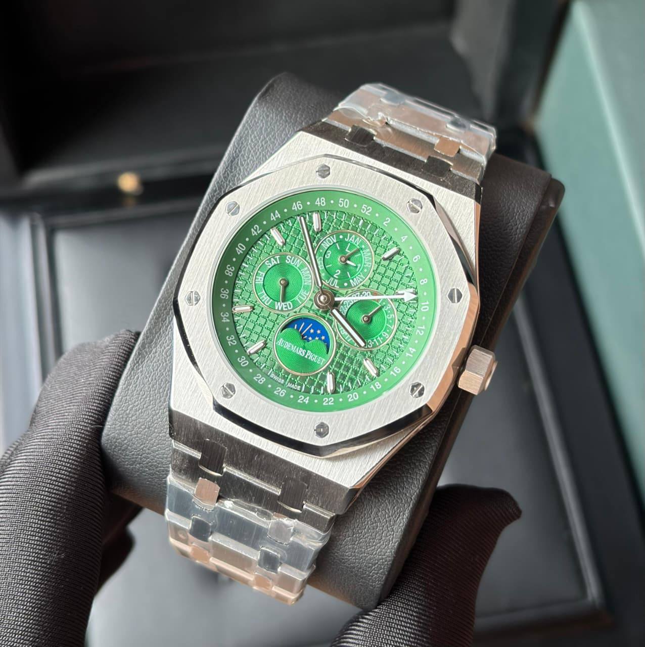 Ap watch for men good quality automatic 
400 dhs🌺

Zain59
♥️♥️♥️