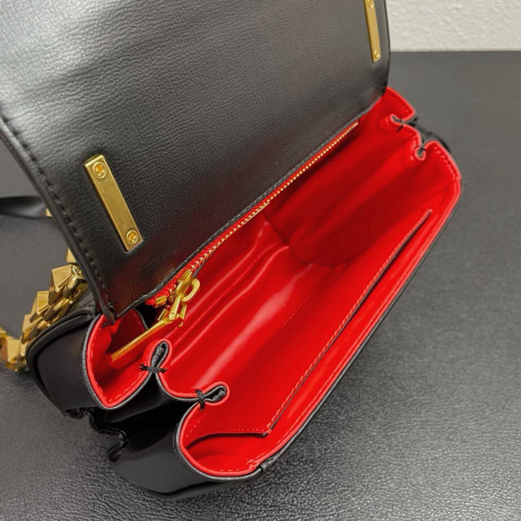 VALENTINO 
COPY ONE
200 dhs✅

Zain295
♥️♥️♥️